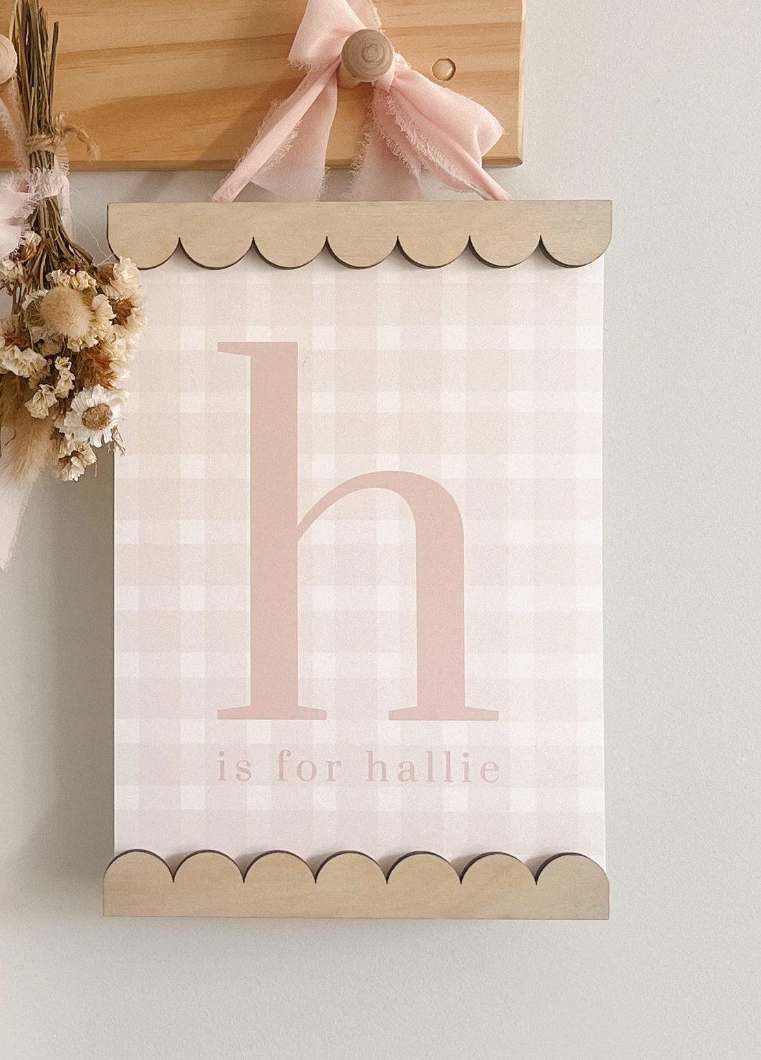 A3 NATURAL MAGNETIC SCALLOPED HANGER